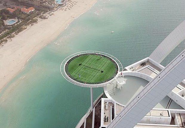 Flying_Tennis_Court_at_Burj_Al_Arab_Dubai