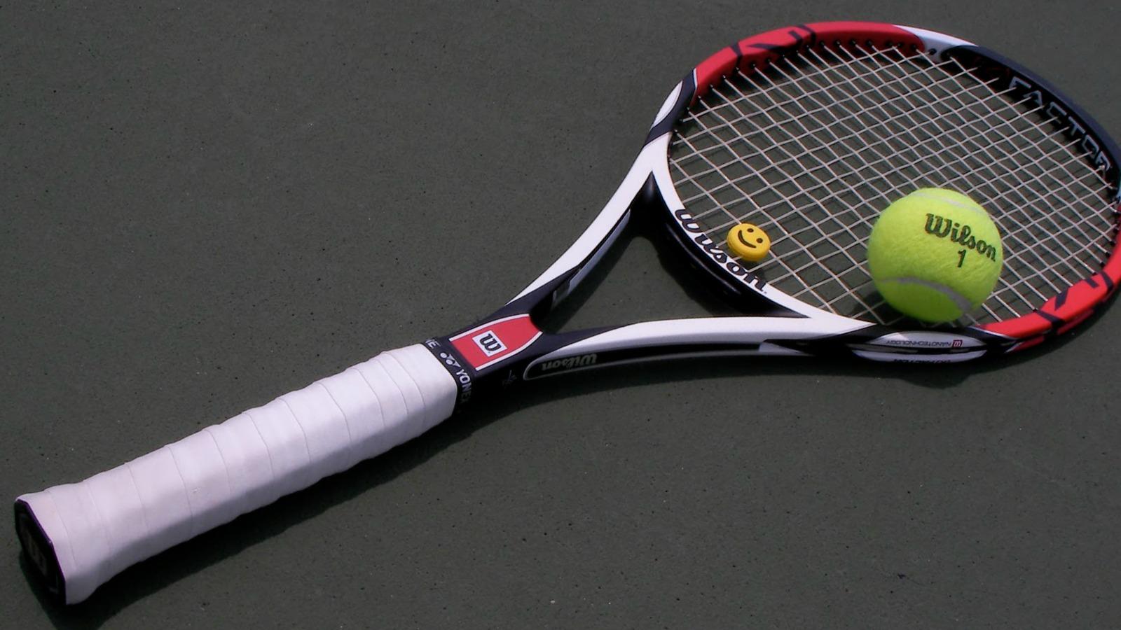 grip of a tennis racket